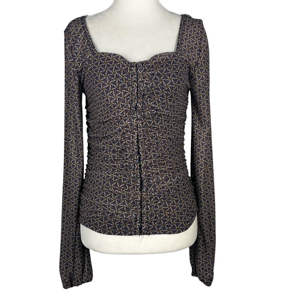 gimmicks by BKE Navy Floral Long Sleeve Ruched Blouse